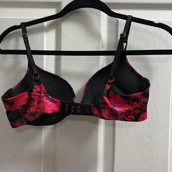 Victoria’s Secret, sexy, red and black bra 34B - Picture 2 of 3